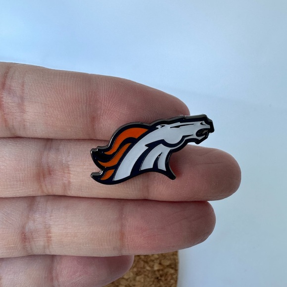 Denver Broncos Classic Enamel Lapel Hat Pin Brooch - Picture 2 of 5